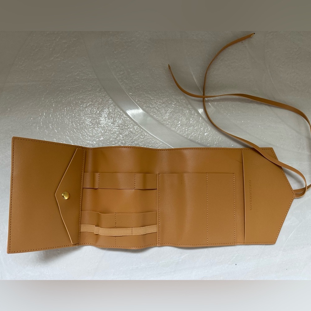 GLASS LADDER & CO. Katherine Tech Organizer Roll